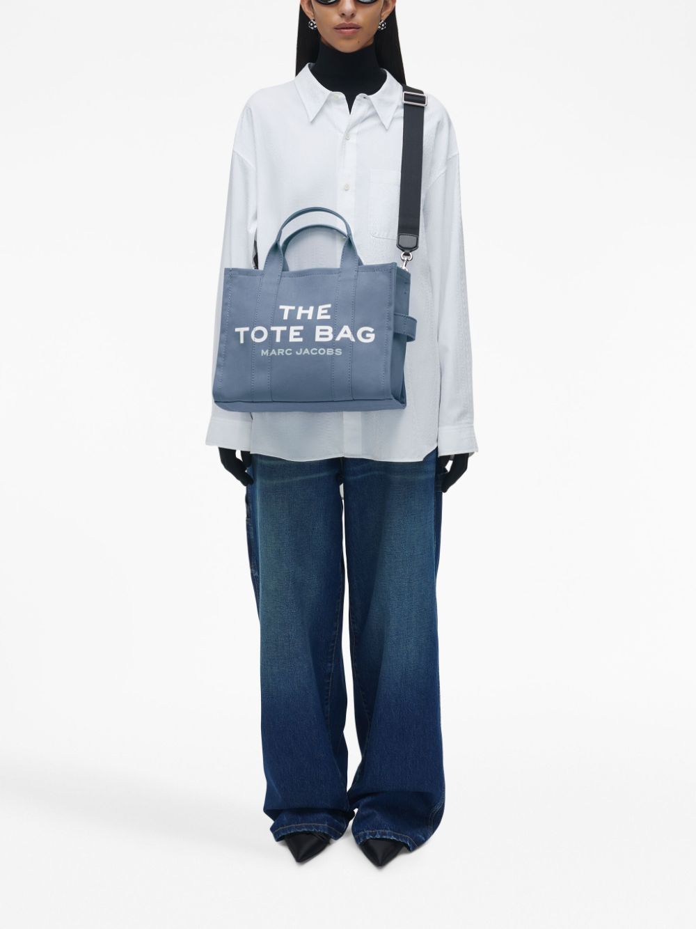 Front view with bag zipped and handles upright.