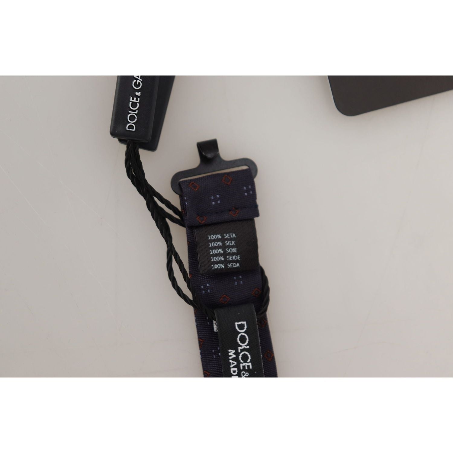 ربطة عنق أنيقة من الحرير من دولتشي آند غابانا