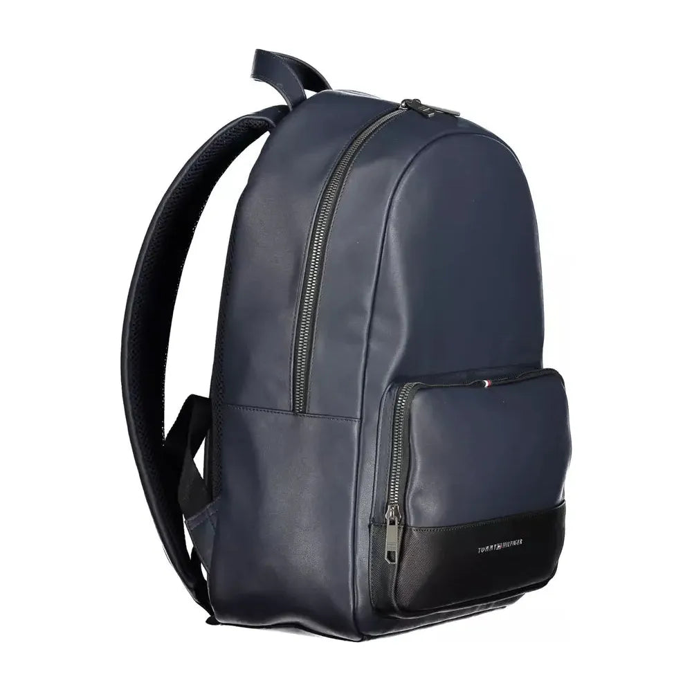 Front view with bag zipped and handles upright.