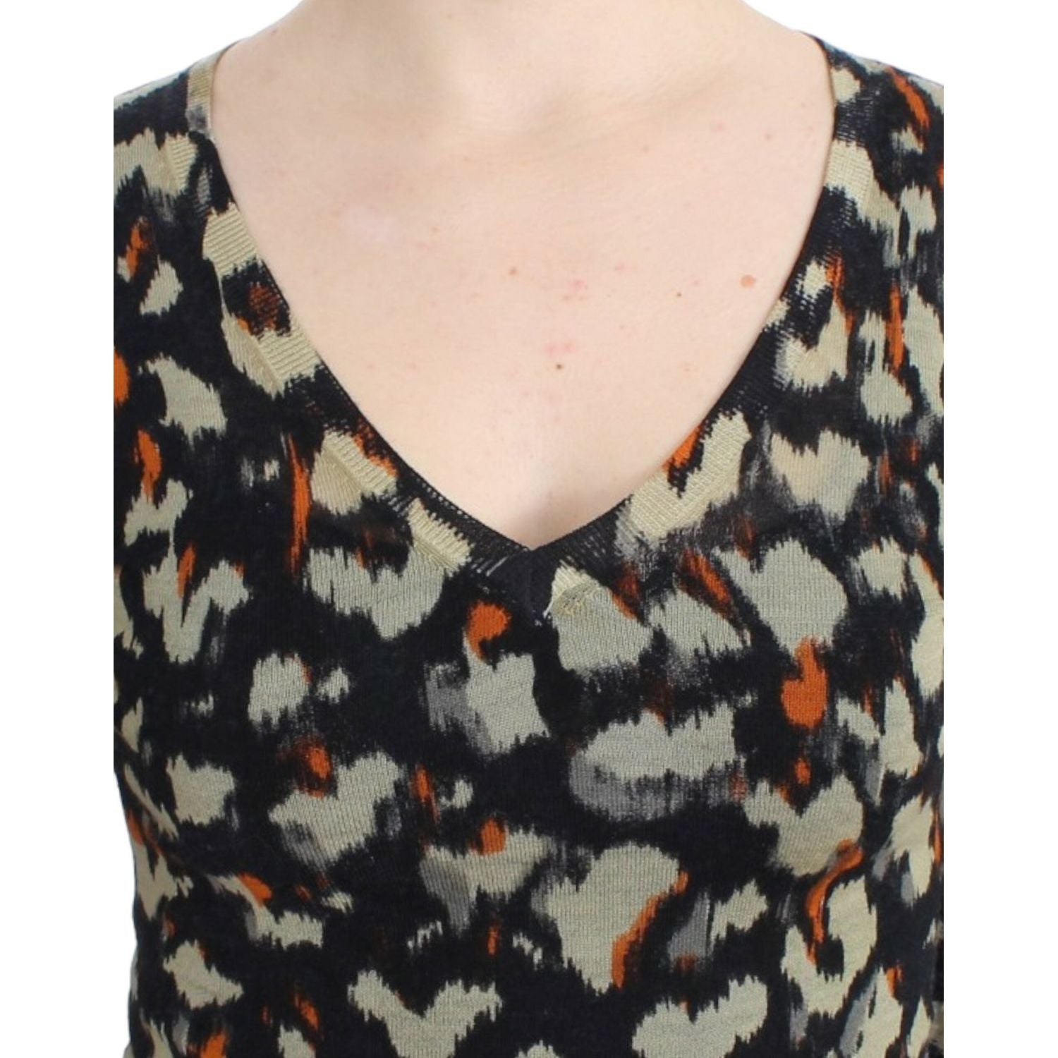 سترة صوفية أنيقة متعددة الألوان بفتحة رقبة على شكل حرف V من كافالي