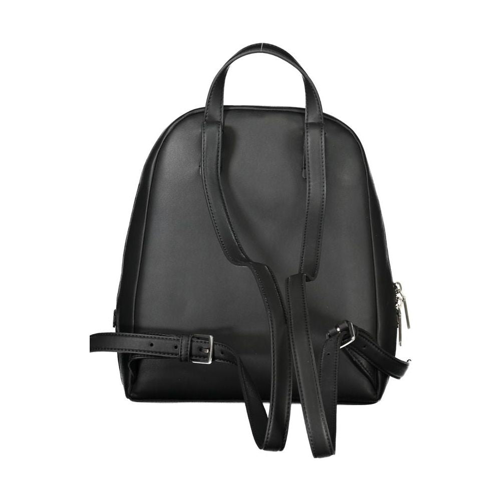 Front view with bag zipped and handles upright.