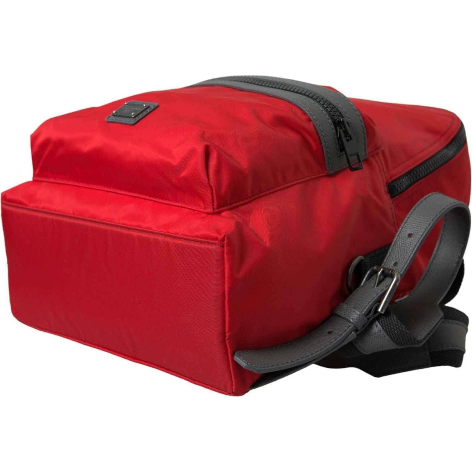 Front view with bag zipped and handles upright.