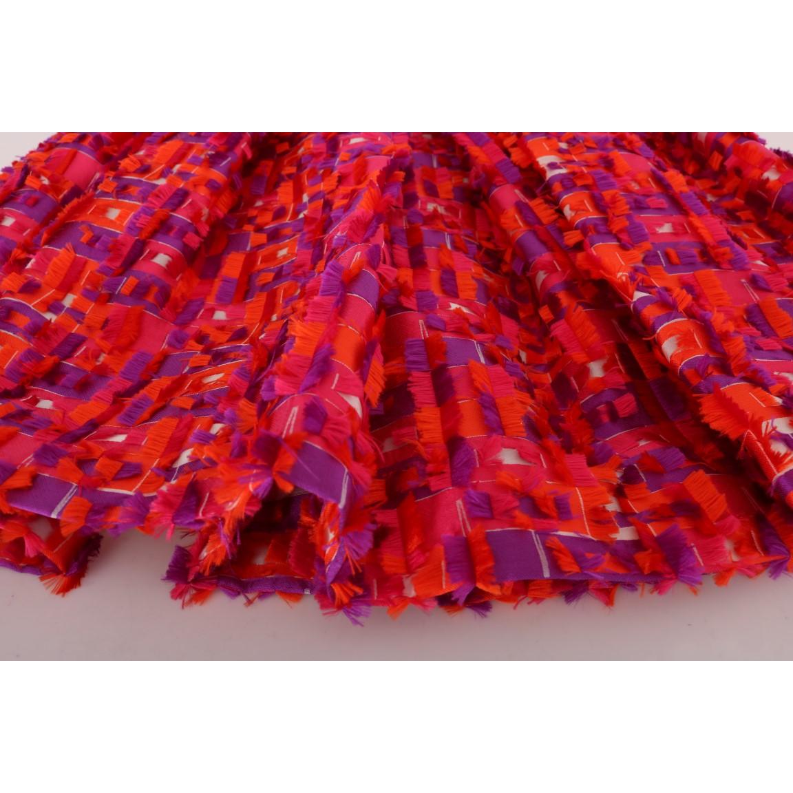 فستان دولتشي آند غابانا الأنيق باللون الوردي بدون أكمام