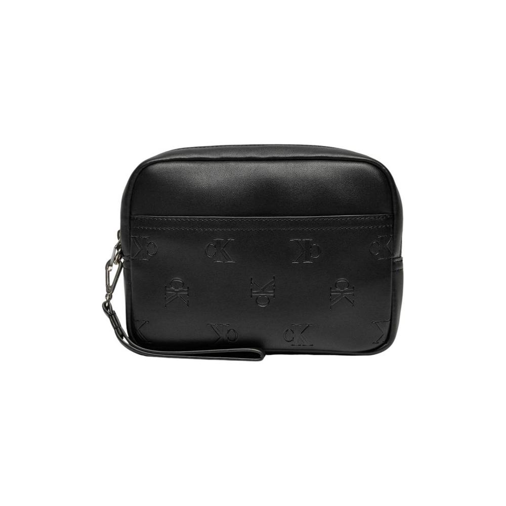 Front view with bag zipped and handles upright.