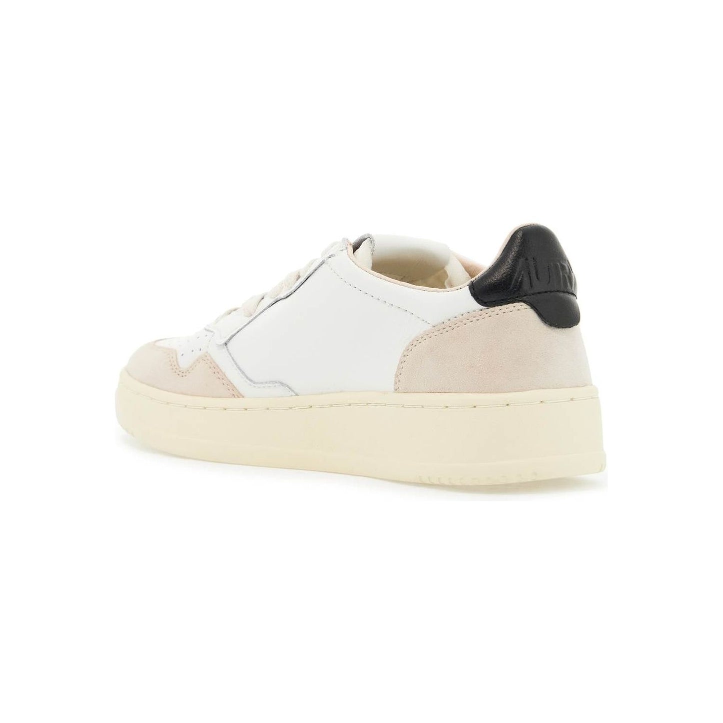 Autry leather medalist low sneakers